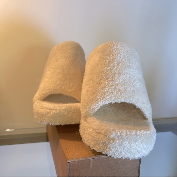 Plush platforms - Picture 2 of 4